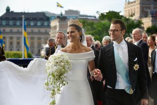 Victoria käytti häissään samaa huntua ja kameediadeemia kuin hänen äitinsä kolme vuosikymmentä aiemmin. Kuva: Alexis Daflos/Kungahuset.se